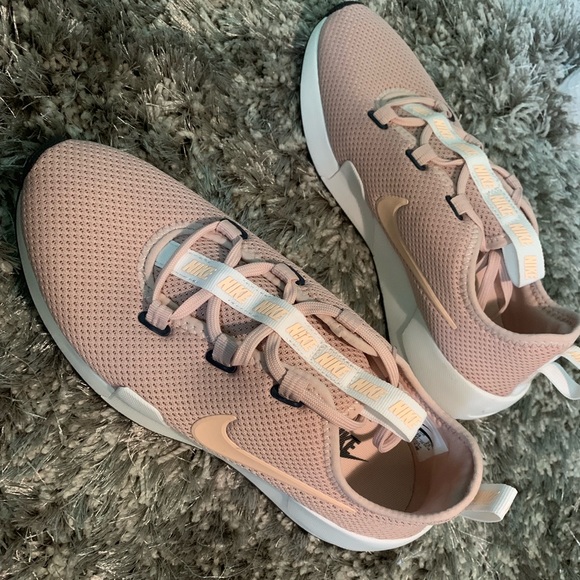 🎉Host Pick🎉 Nike Ashin modern - Picture 6 of 7